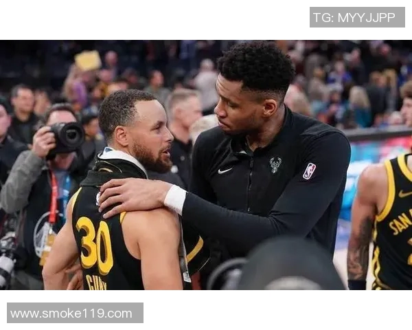 勇士暂84-87雄鹿!字母哥缺阵!库里单节10分!勇士罚球20全中! 勇士暂84-87雄鹿!字母哥缺阵!库里单节10分!勇士罚球20全中!